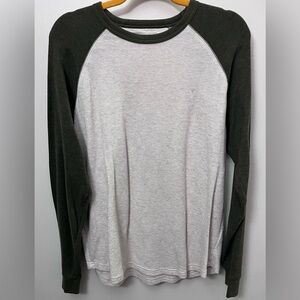 American Eagle Outfitters Men’s Dark Green and Cream Long Sleeve Tee